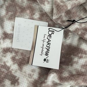 💕NEW💕 BearPaw 🐻 Set